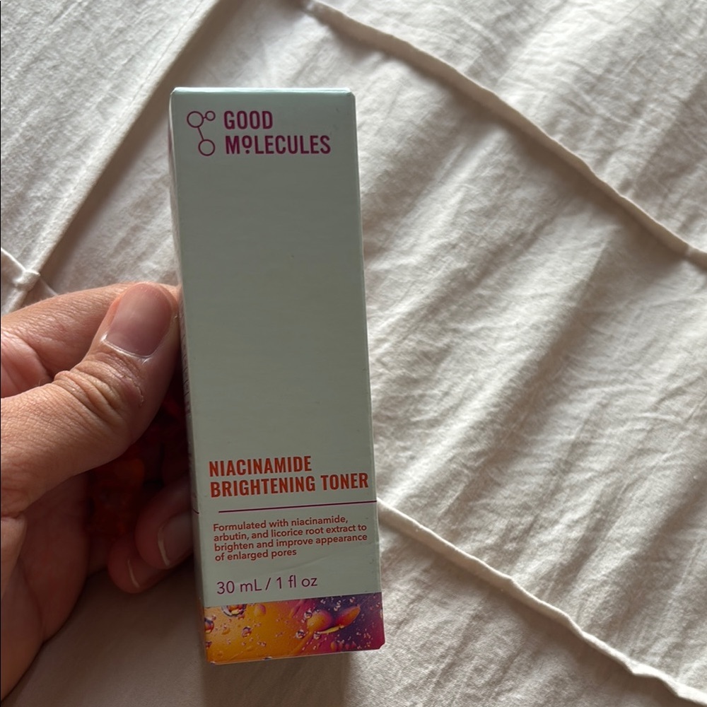 Niacinamide Brightening Toner - White